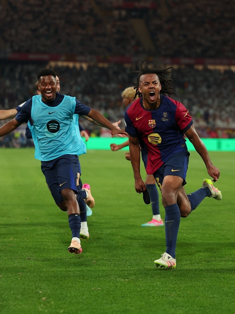 巴萨队长在场上发生冲突,裁判出示红牌罚下 巴萨队长在场上发生冲突,裁判出示红牌罚下