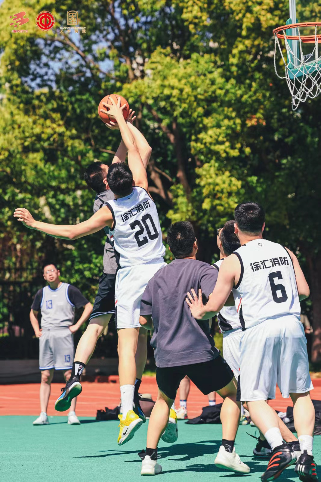 篮球赛事中球队凭借团队合作力量取胜 篮球赛事中球队凭借团队合作力量取胜