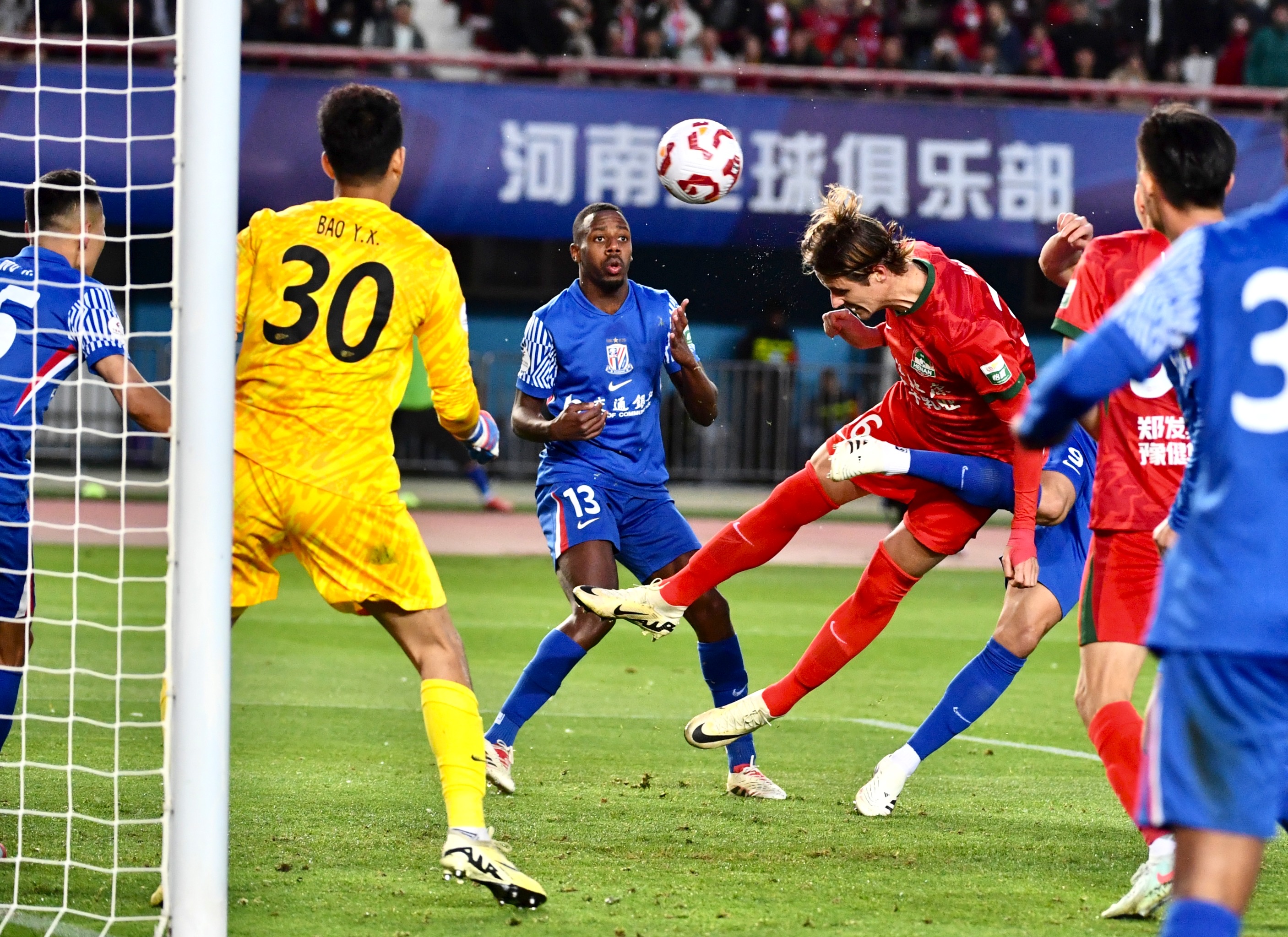 河南队在比赛中打出最佳表现,获得胜利 河南队在比赛中打出最佳表现,获得胜利