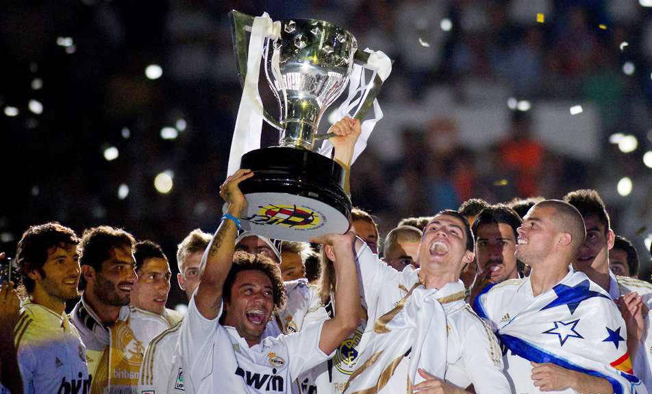 欧洲顶尖联赛中,球队士气高涨,逆袭成功 欧洲顶尖联赛中,球队士气高涨,逆袭成功