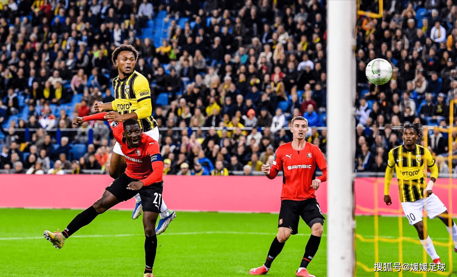 阿贾克斯轻取海伦芬,扬豪拉里破门的简单介绍 阿贾克斯轻取海伦芬,扬豪拉里破门的简单介绍