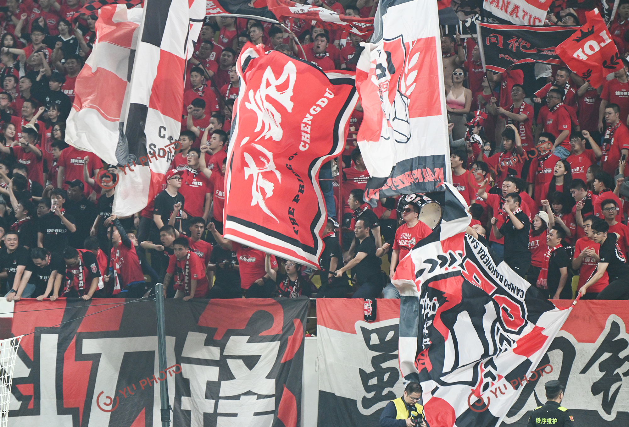 关于足球赛季催泪花絮曝光,感动无数球迷的信息 关于足球赛季催泪花絮曝光,感动无数球迷的信息