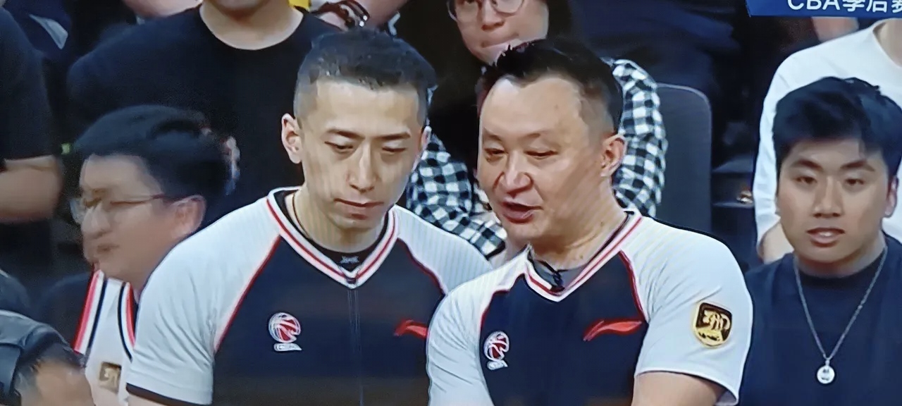 上海男篮不敌山东队,未能击败对手 上海男篮不敌山东队,未能击败对手