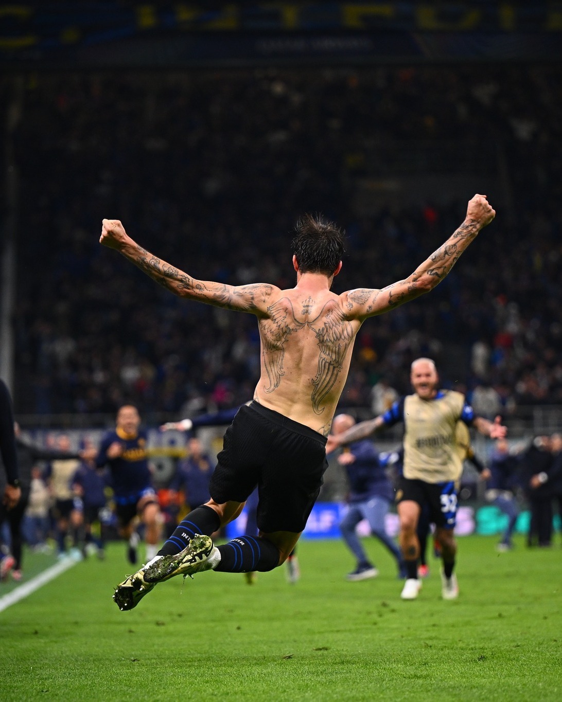 关于国际足球赛事即将来临，球员备战踌躇满志的信息