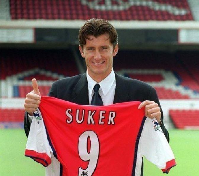 关于阿森纳遭遇彻底溃败，温格或将物色新接班人的信息